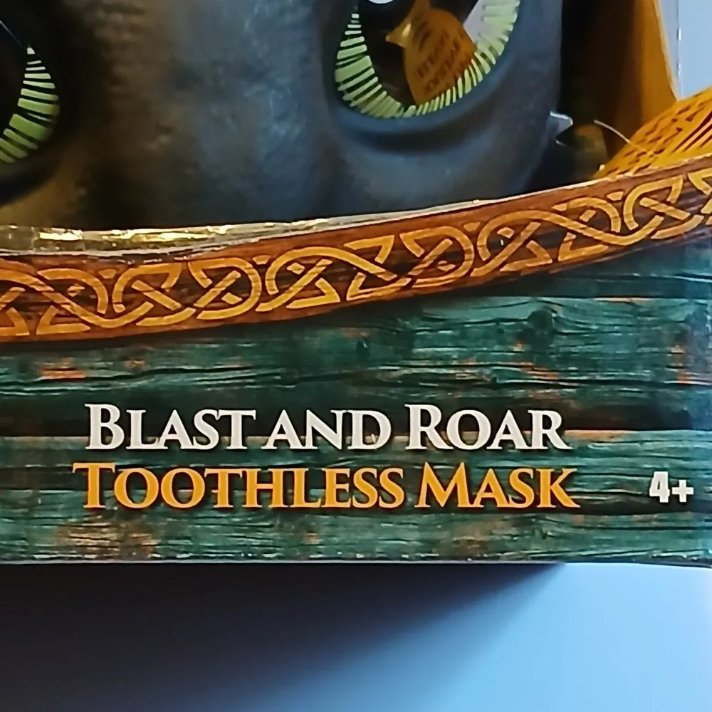 DreamWorks How to Train Your Dragon Toothless Blast & Roar Mask - New In Box!